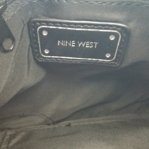 Nene west wristlet with double zipper pockets - Picture 4 of 10